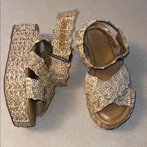 Shultz wedge platform whicker